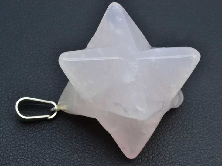 Levně Minerální přívěsek Merkaba Mae, Růženín