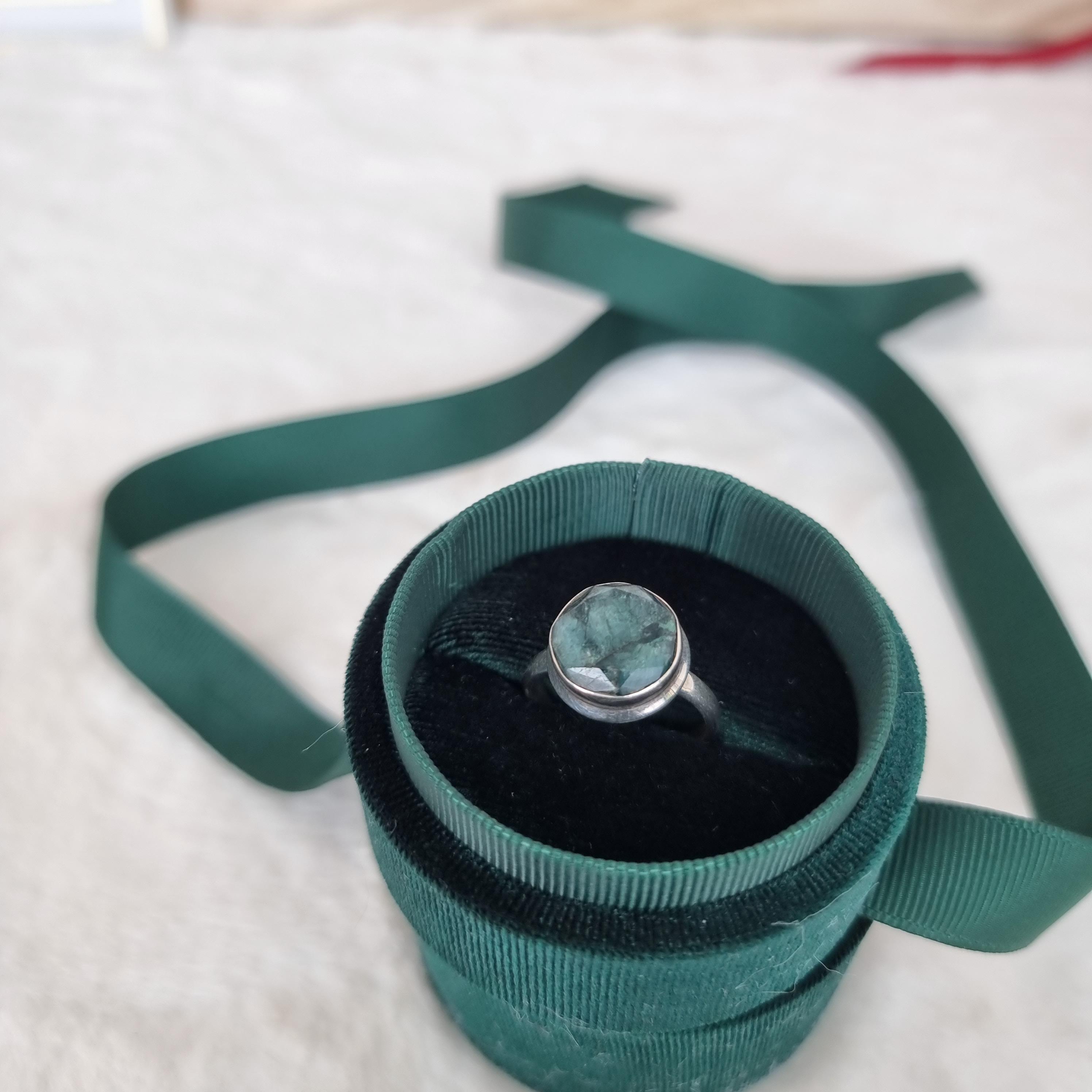 Aranys Stříbrný prsten smaragd kulatý, 59 08601