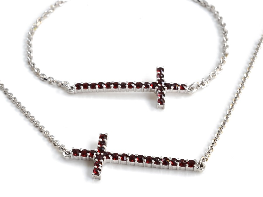 Granát Stříbrný náhrdelník křížek český granát, Rhodiování 02730