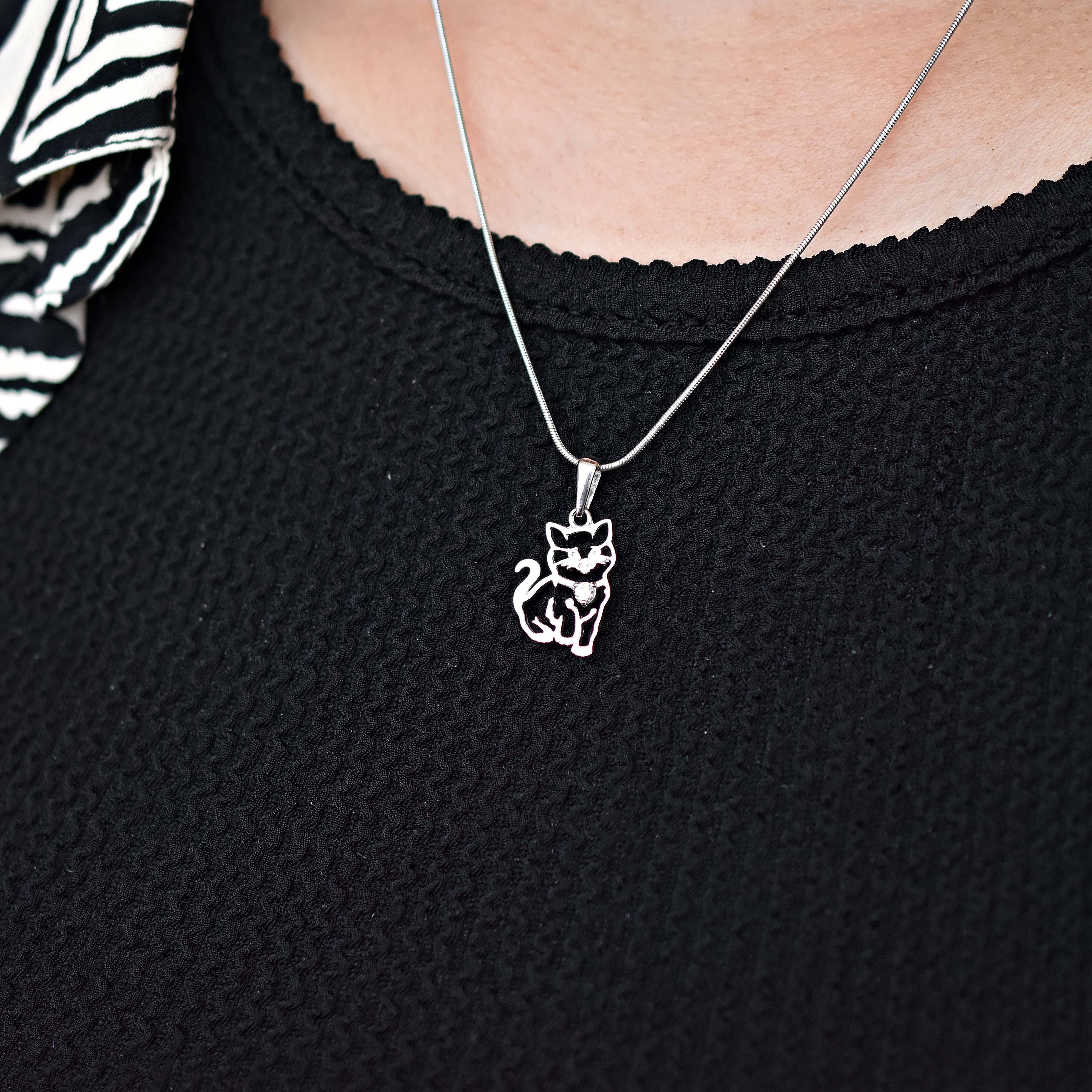 Stříbrný přívěšek kočka Lollien, Zirkon