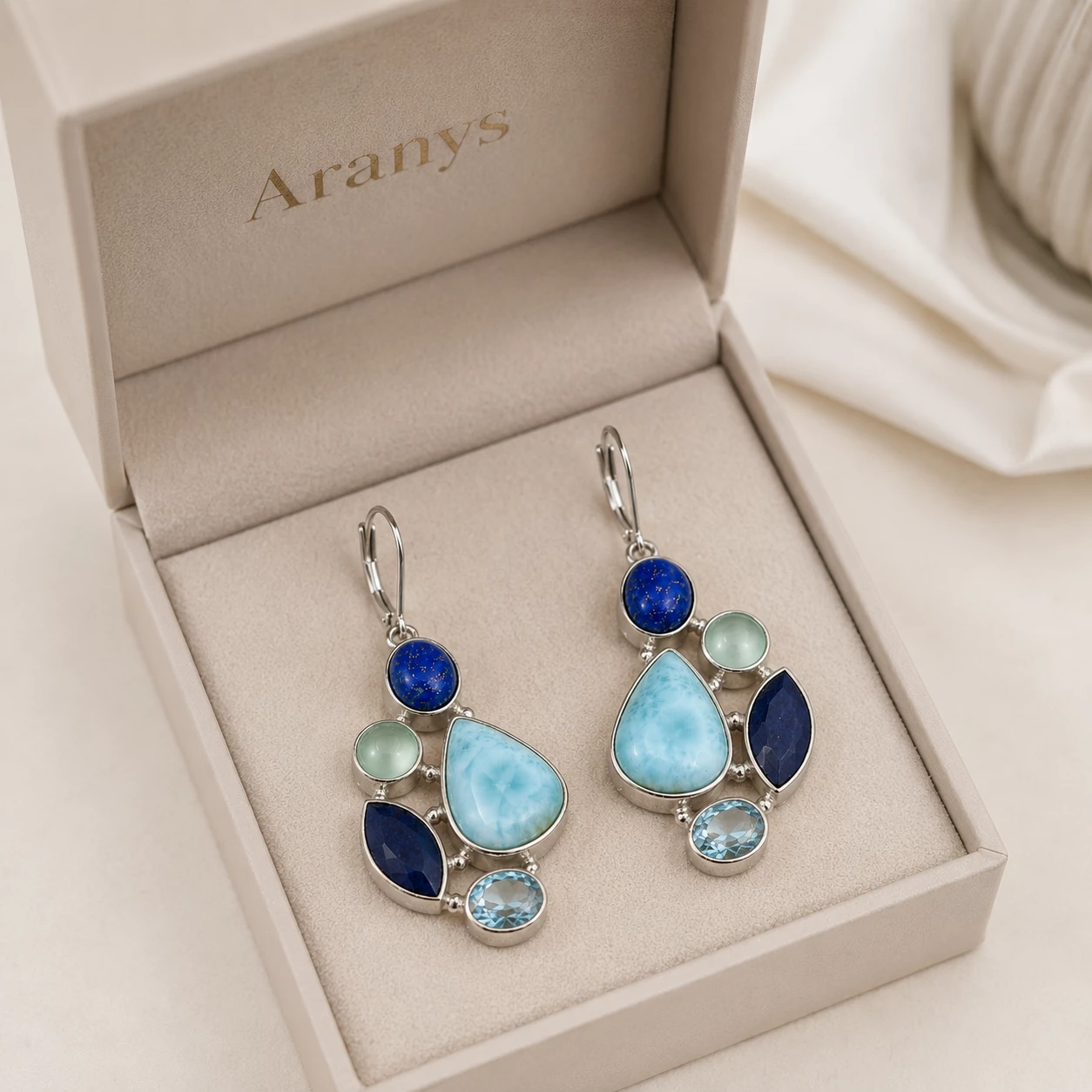 Stříbrné náušnice s larimarem, měsíčním kamenem, akvamarínem a lapis lazuli Sloane