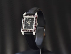 Dámské hodinky český granát černé