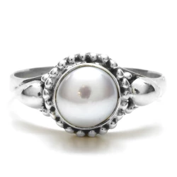 Stříbrný prsten perla