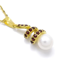 Zlatý přívěsek český granát a perla