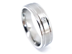 Snubní prsten ocelový s kamínkem