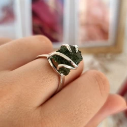 Stříbrný prsten vltavín vel. 63, 5,2g