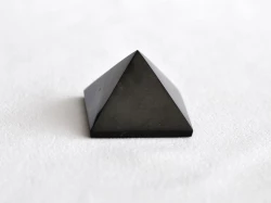 Šungitová pyramida 3x3 cm