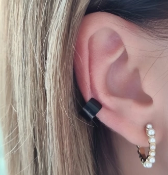 Ocelová černá záušnice Edita