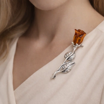 Stříbrná brož Růže s jantarem