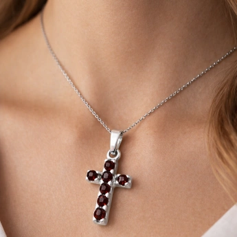 Stříbrný přívěsek křížek s českým granátem Lalay