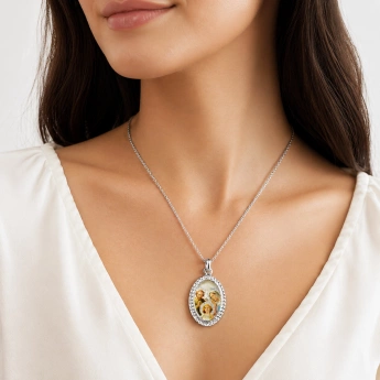 Stříbrný přívěsek madonka Svatá rodina