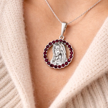 Stříbrný přívěsek Panna Marie/Madonka s českým granátem