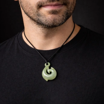 Maorský háček s jadeitem Mana