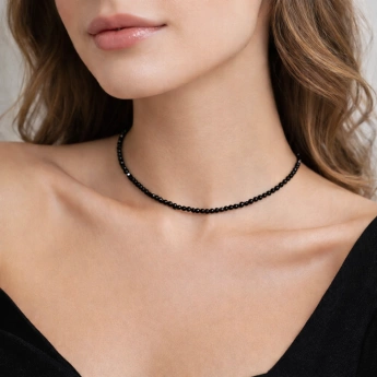 Jemný náhrdelník z broušených sklíček Noir