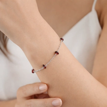 Stříbrný náramek s českými granáty Michaella