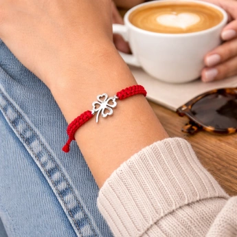 Náramek se čtyřlístkem Clovera