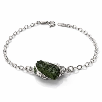 Stříbrný náramek se surovým vltavínem