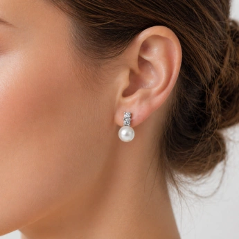 Stříbrné náušnice s perlou a zirkony Carinelle