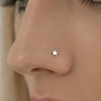 Ocelový piercing hvězda