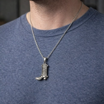 Ocelový přívěsek kovbojská bota Dakota Přívěsek dodáváme včetně řetízku zdarma