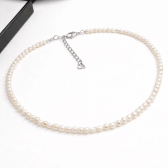 Ocelový náhrdelník z říčních perel Elia