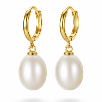 Pozlacené náušnice s perlou – oválné visací kroužky