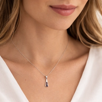 Stříbrný přívěsek s českým granátem Daile