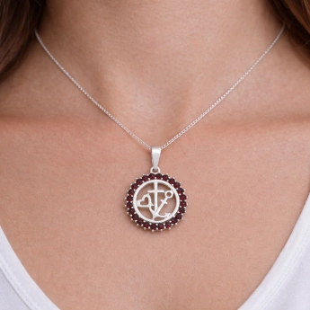 Stříbrný přívěsek víra naděje láska s českým granátem Fidelia