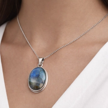 Stříbrný přívěsek s labradoritem Borealis