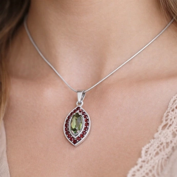 Stříbrný přívěsek vltavín a český granát Gareth