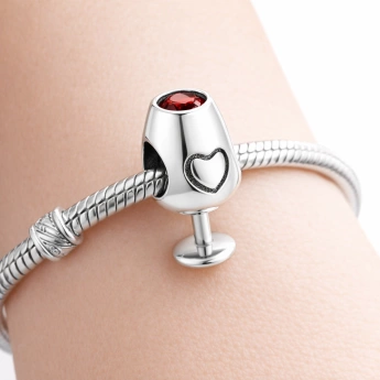 Navlékací přívěsek sklenička na víno se srdíčkem Wine