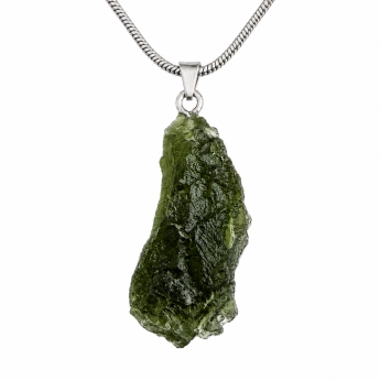 Stříbrný přívěsek se surovým vltavínem Velra fragment