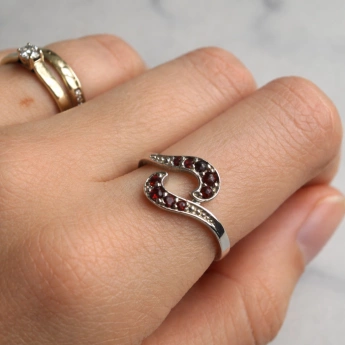 Stříbrný prsten kytičky, granát Cornelia