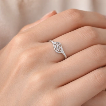 Stříbrný prsten oko Ravena