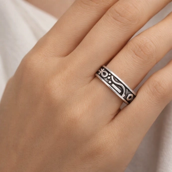 Stříbrný prsten se vzory Lincoln