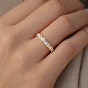 Stříbrný zlacený prsten s topazem a zirkony Elariana