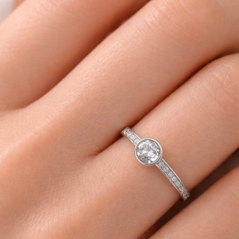 Stříbrný prsten se zirkony Elonie