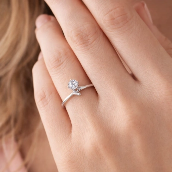 Stříbrný prsten had se zirkonem Ceyda