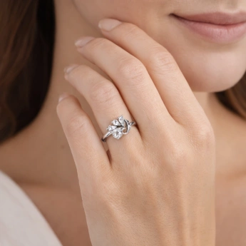 Stříbrný prsten se zirkony Antonia