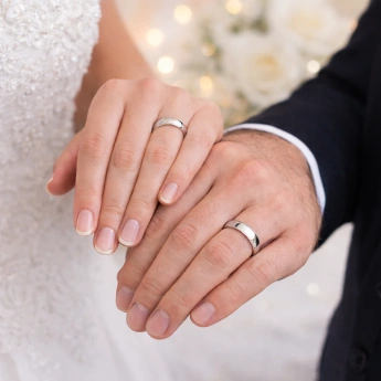 Stříbrný snubní prsten 4 mm Monet