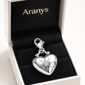 Stříbrný otevírací medailonek ve tvaru srdce Iris