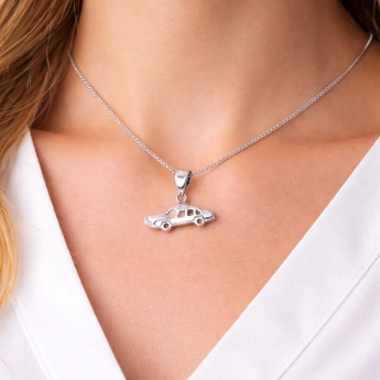 Stříbrný přívěsek auto Amerika