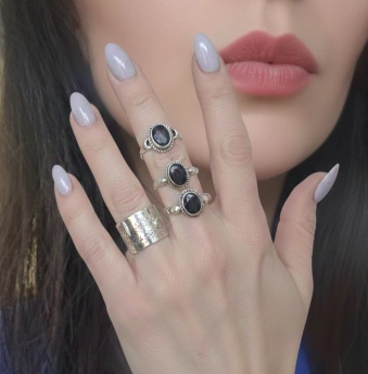 Stříbrný prsten se safírem Saphiro