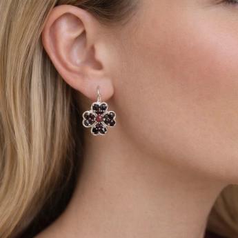 Stříbrné náušnice čtyřlístek český granát Projection