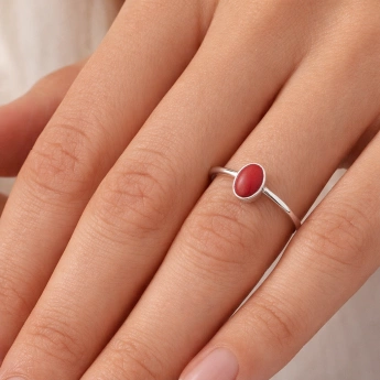 Stříbrný prsten s korálem Seren