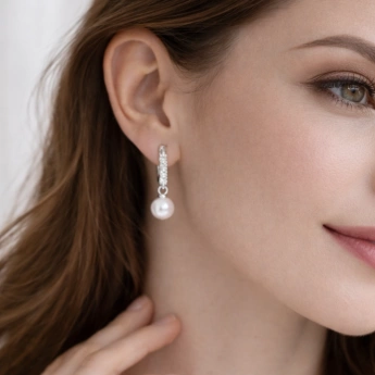 Stříbrné náušnice s perlou a zirkony Arvena