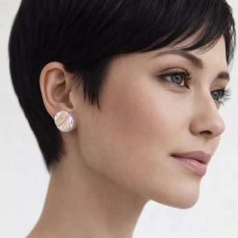 Stříbrné perlové pecky s duhovým leskem