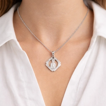 Stříbrný přívěsek bohyně klidu Sienna