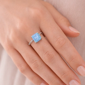 Stříbrný řetízkový prsten čtverec s modrým opálem Delvin