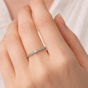 Stříbrný prsten se zirkonem Minimal